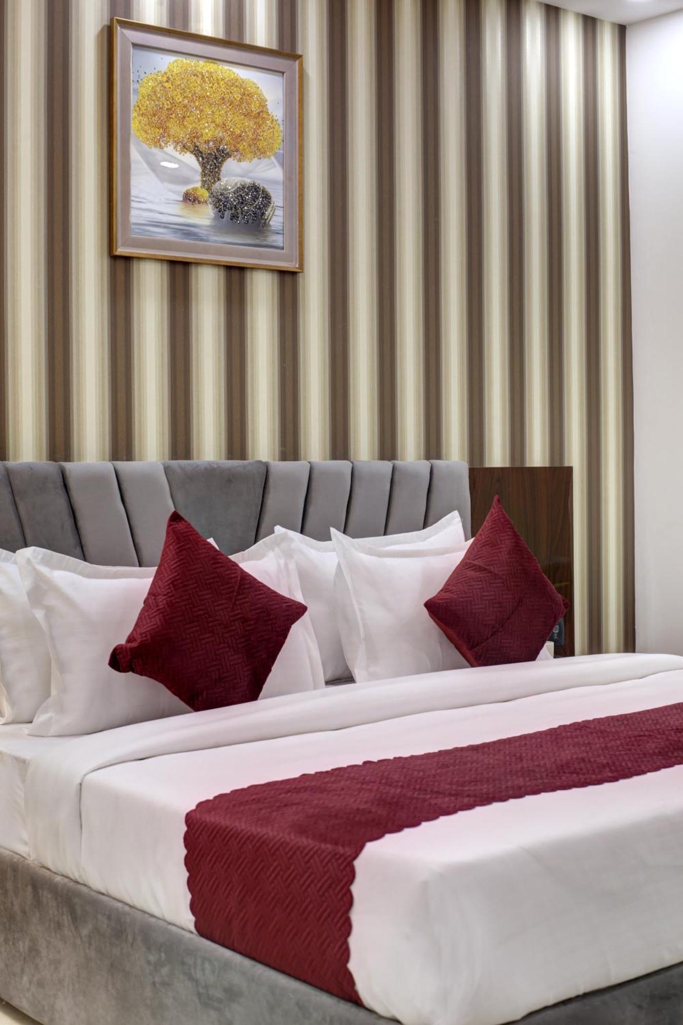 Limewood Stay - Millennium Huda City Center 古尔冈 外观 照片